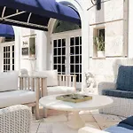 Blue Moon Hotel 